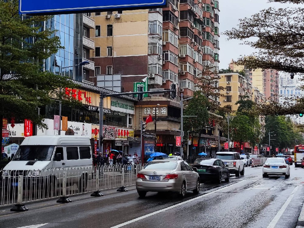 LED燈桿屏能否成為新一代的城市公共設(shè)施？