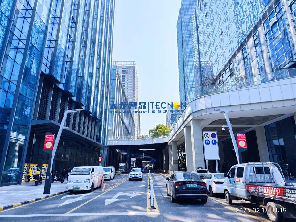 深圳某高新科技園啟用太龍智顯245套LED燈桿屏，展現(xiàn)科技創(chuàng)新力！