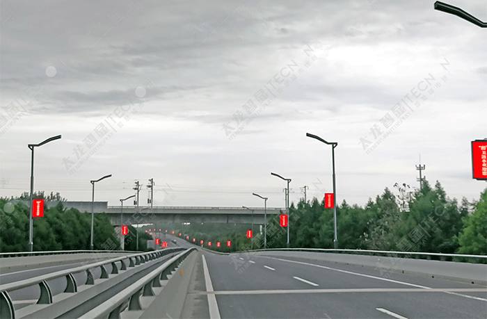 智慧淮安：江蘇淮安機(jī)場(chǎng)主干道LED燈桿屏引領(lǐng)城市新風(fēng)尚