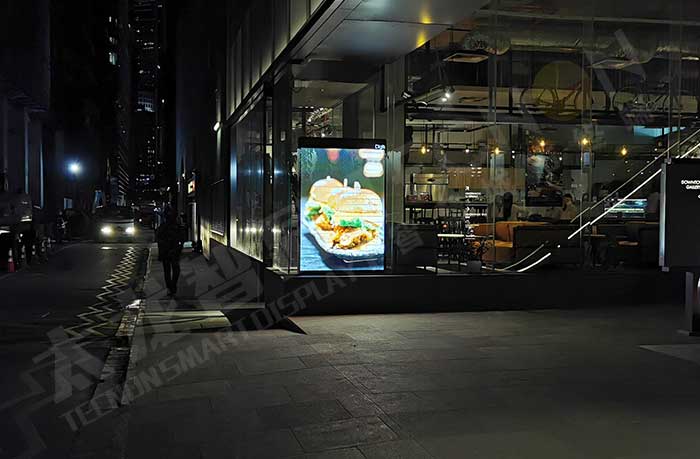 戶外LED廣告機(jī)