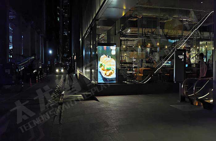 新加坡應(yīng)用中國(guó)制造戶外LED廣告機(jī)成功點(diǎn)亮