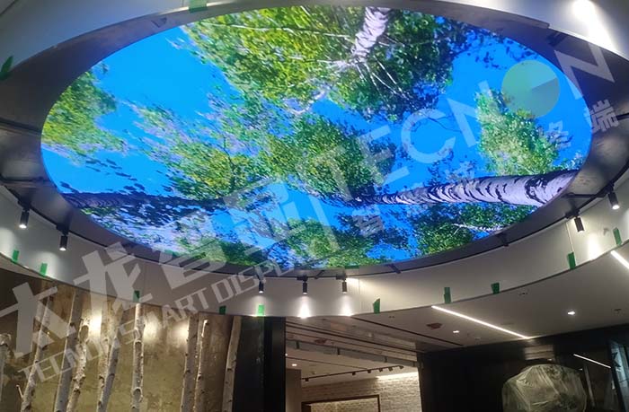 北京國貿(mào)始祖鳥店：天花板上的圓形 LED 屏，重新定義空間美學