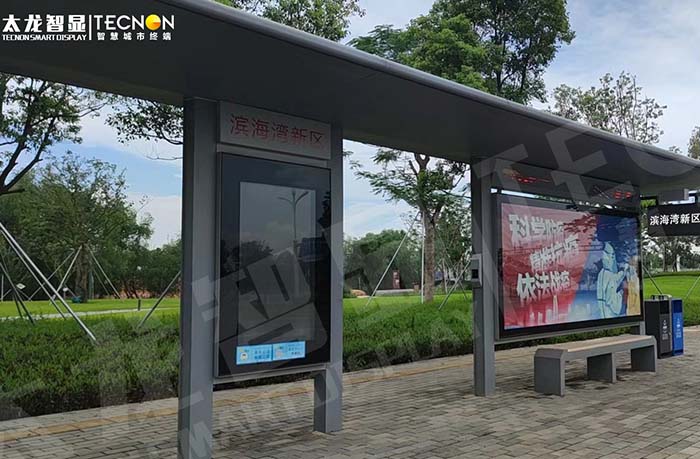 濱海灣新區(qū)公交車站廣告機(jī)項(xiàng)目：領(lǐng)航灣區(qū)公交媒體新時代