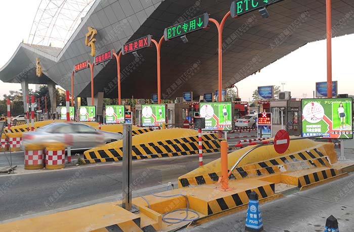 南寧那洪高速收費(fèi)站 LED 廣告機(jī)項(xiàng)目：高速路上的視覺(jué)新地標(biāo)?