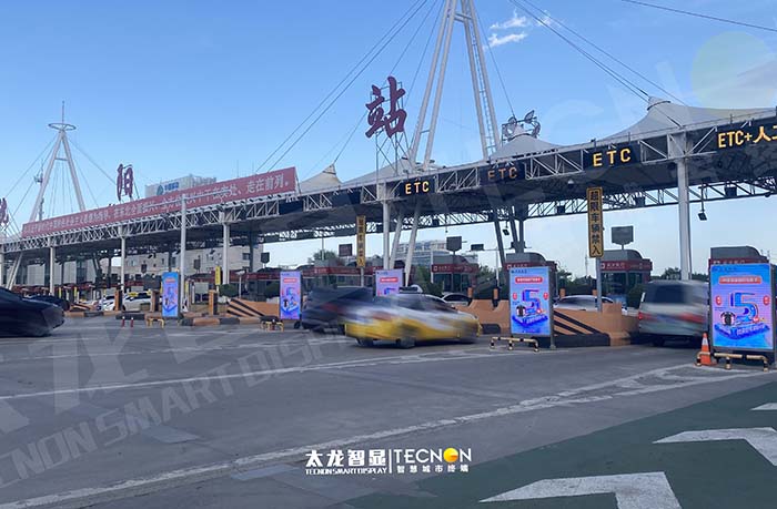 點(diǎn)亮城市窗口！沈陽(yáng)站 LED 廣告機(jī)打造高效宣傳新陣地