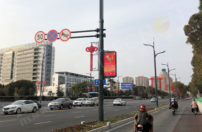 揚(yáng)州高郵屏淮路LED燈桿屏.jpg