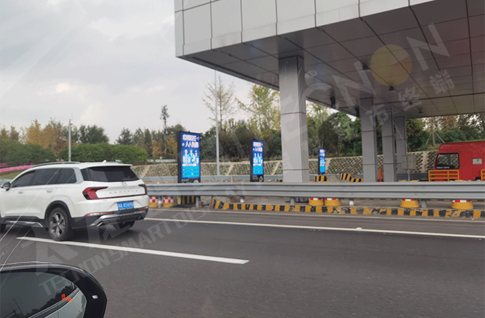 成都高速收費口戶外LED廣告機.png