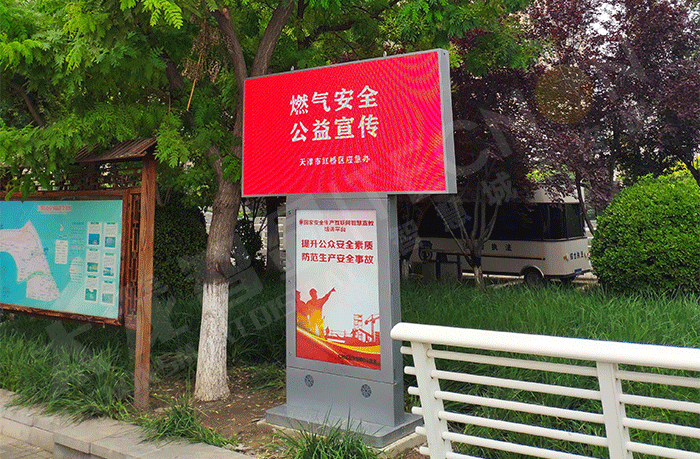 戶外LED廣告機(jī)重塑零售業(yè)體驗(yàn)的數(shù)字新基建