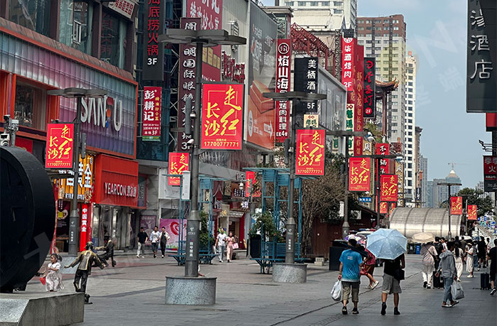 從 “建” 到 “運(yùn)”—— 智慧燈桿屏的可持續(xù)商業(yè)模式探析