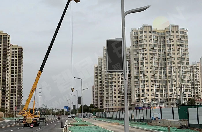 河北滄州主道應用LED燈桿屏，點亮智慧交通新圖景