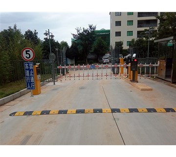 安裝「小區(qū)門(mén)禁車牌識(shí)別系統(tǒng)」的好處，90%的朋友都不知道！