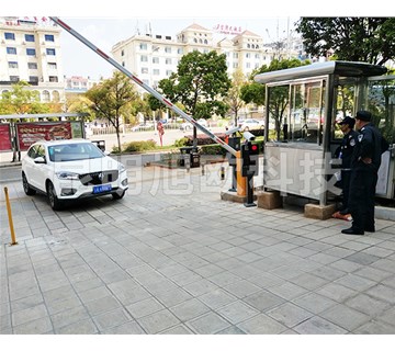 如何應對車牌識別系統(tǒng)在惡劣天氣條件下的準確度問題？昆明旭歐科技教你幾個優(yōu)化辦法